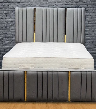 Bed i grey